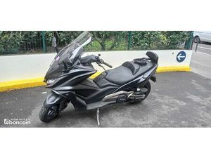 KYMCO AK 550