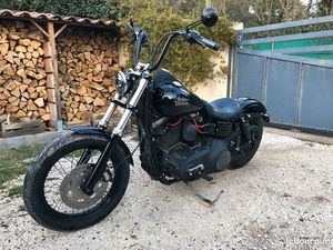 HARLEY DAVIDSON DYNA STREET BOB