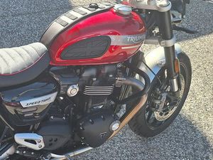 TRIUMPH SPEED TWIN 1200