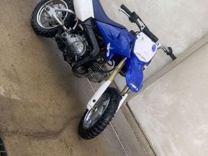 YAMAHA TTR 50 – TRÈS BON ÉTAT – DÉMARRE AU QUART DE TOUR