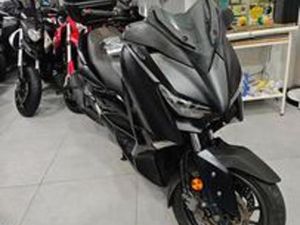 YAMAHA X-MAX 400 IRON MAX