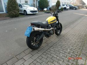 DUCATI SCRAMBLER ICON MIT ZUBEHÖR