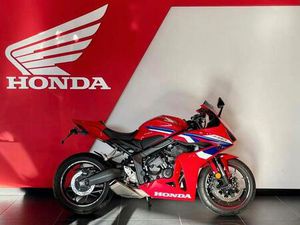 ② HONDA CBR650R E-CLUTCH (ANNÉE DE CONSTRUCTION 2025)