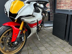VEND YAMAHA R1 60TH 1ER MISE EN CIRCULATION LE 01/03/2023