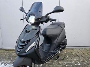 PIAGGIO ZIP | SP | 45KM | MAT BLACK | 2024 FULL OPTION — SCOOTERS | PIAGGIO — MARKTPLAATS