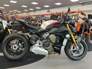 DUCATI STREETFIGHTER V4 SP VERSAND AB 199 €