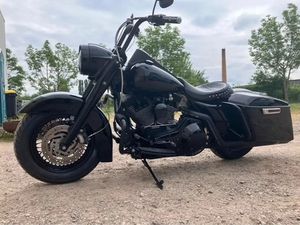HARLEY-DAVIDSON ROAD KING