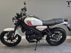 YAMAHA XSR 125 2023 125 CM3 | MOTO ROADSTER | 1 996 KM | BLANC | 64000 PAU