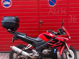 ② MOTO HONDA CBR 125 2004