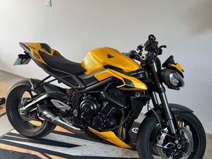 TRIUMPH STREET TRIPLE RS