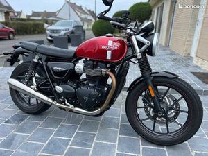 TRIUMPH STREET TWIN 900