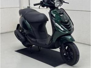 PIAGGIO ZIP E5 2023 FULL OPTIE | JAGUAR GREEN | 2800KM |BROM — SCOOTERS | PIAGGIO — MARKTPLAATS