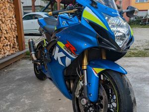 SUZUKI GSX R-750