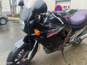 ÉCHANGE SUZUKI 750 GSXF CONTRE VOITURE BOITE AUTOMATIQUE