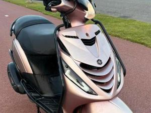PIAGGIO ZIP IGET 2024 — SCOOTERS | PIAGGIO — MARKTPLAATS