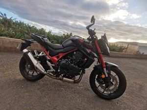 HONDA - CB 750 HORNET