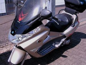 PIAGGIO X8 200