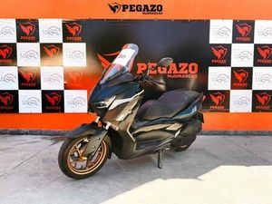 YAMAHA XMAX 250