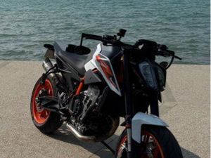 KTM 890 DUKE R