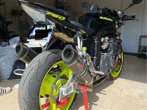 SUZUKI 750 GSXR W