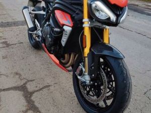 TRIUMPH SPEED TRIPLE 1200 RS