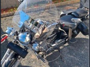 MOTO YAMAHA DRAGSTAR 125 NOIRE TRÈS BON ETAT TRÈS BIEN ÉQUIPÉE 25000 KMS