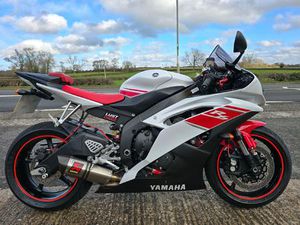 YAMAHA R6 SUPER SPORTS 600 CC