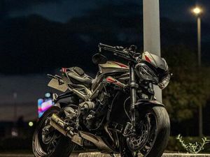 TRIUMPH STREET TRIPLE 765 RS