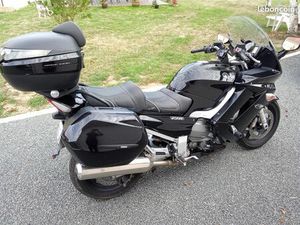 MOTO YAMAHA - 1300 FJR NOIRE (PAS D'ÉCHANGE)