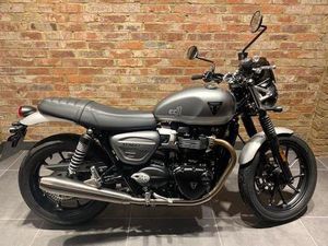 TRIUMPH STREET TWIN 900 CC
