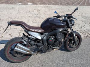 YAMAHA FZ6 CAFÈ RACER