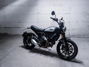 DUCATI SCRAMBLER 800 ICON DARK CUSTOM