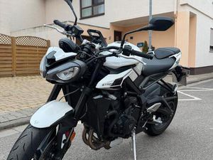TRIUMPH STREET TRIPLE 765 R