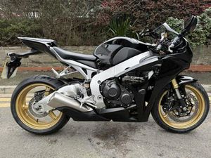 HONDA CBR1000RR FIREBLACE 2010
