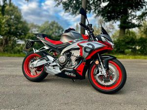 APRILIA TUONO 660 - TOP ZUSTAND