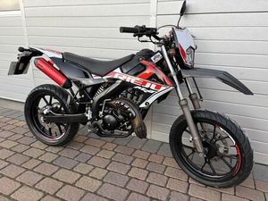 RIEJU MRT 50 SUPERMOTO 2022R 50 CC RIEJU SERYJNE RIEJU MRT 50 AM6 CROSS BENICE