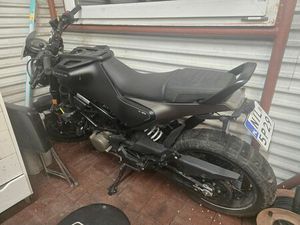 HUSQVARNA SVARTPILEN 125 KAT.B ZAMIANA MALDYTY