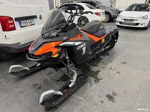 3700 600 EFI VÄHÄN AJETTU, SÄHKÖSTARTTI, PERUUTUSVAIHDE, KAHVAN JA PEUKALON LÄMMITTIMET