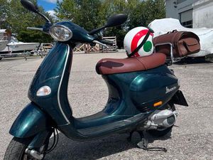 2000 ET4 VESPA + 2 HELME & TÜV BIS 04.2027