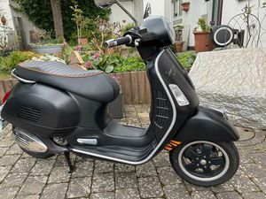VESPA 300 GTS SUPER SPORT - SCHECKHEFTGEPFLEGT