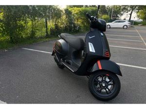 VESPA GTS 300 SUPERSPORT HPE TOP GEWARTET TÜV NEU