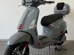 VESPA SPRINT 125 S TFT DISPLAY INKL. TOPCASEKIT SELTENE FARBE