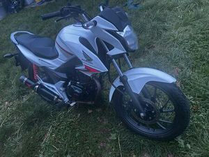 ② HONDA CBF 125 CC IN HEEL NETTE STAAT