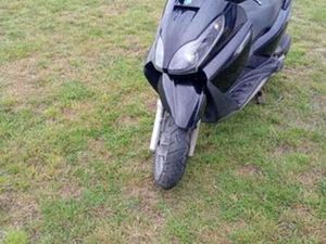 PIAGGIO X7 POJ.125. NA KAT.B LINIA