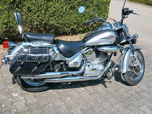 SUZUKI INTRUDER VL 125 NEUWERTIGER ZUSTAND