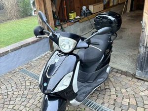 PIAGGIO FLY 125 – BLACK