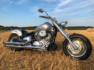 YAMAHA DRAGSTAR 1100 CUSTOM DE PRETO MOTO