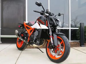 2026 KTM 990 DUKE R