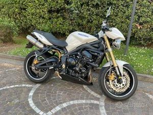 STREET TRIPLE 675