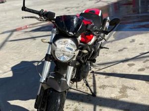 DUCATI - MONSTER 696